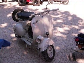 Vespa-ACMA-Gubbio-2011.jpg