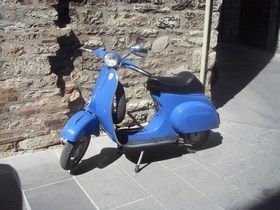 Vespa-Gubbio-aout-2011.jpg